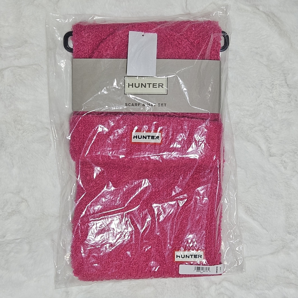 Hunter Textured Patch Scarf & Beanie Hat Set Pink Outdoor Gifts Barbiecore Logo